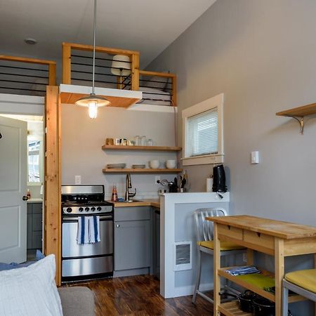 Kabino's Tiny House: Cozy Loft in Green Lake Seattle Exterior photo