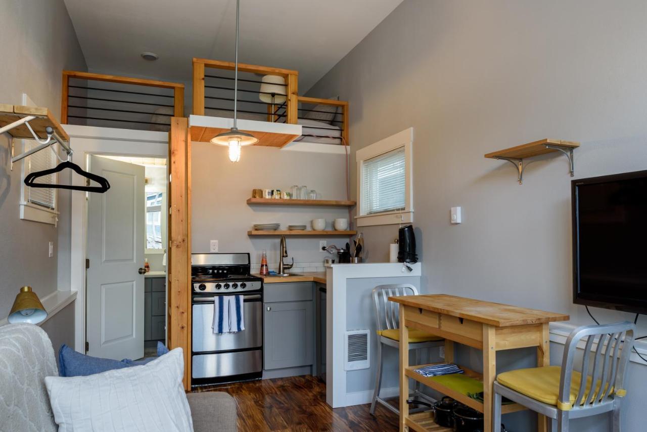 Kabino's Tiny House: Cozy Loft in Green Lake Seattle Exterior photo