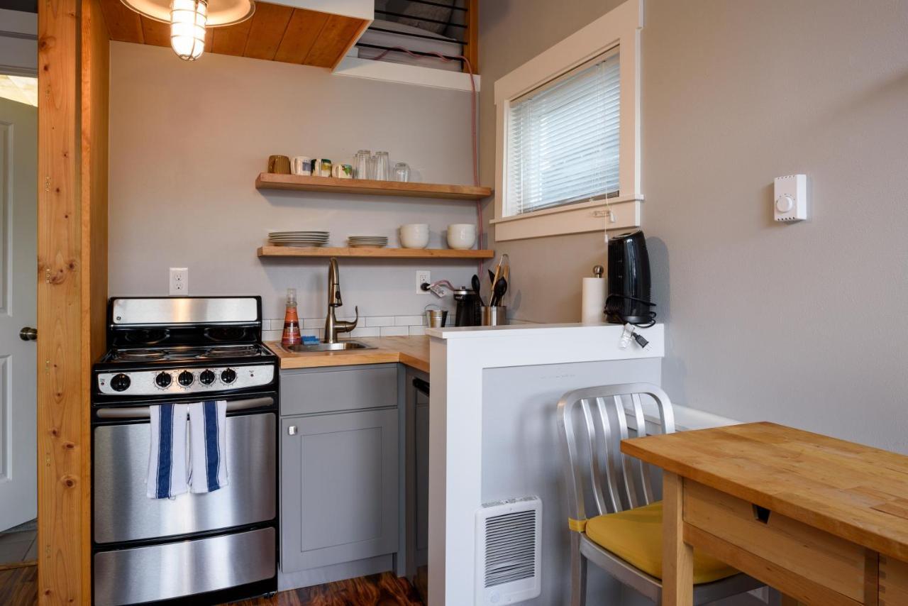 Kabino's Tiny House: Cozy Loft in Green Lake Seattle Exterior photo