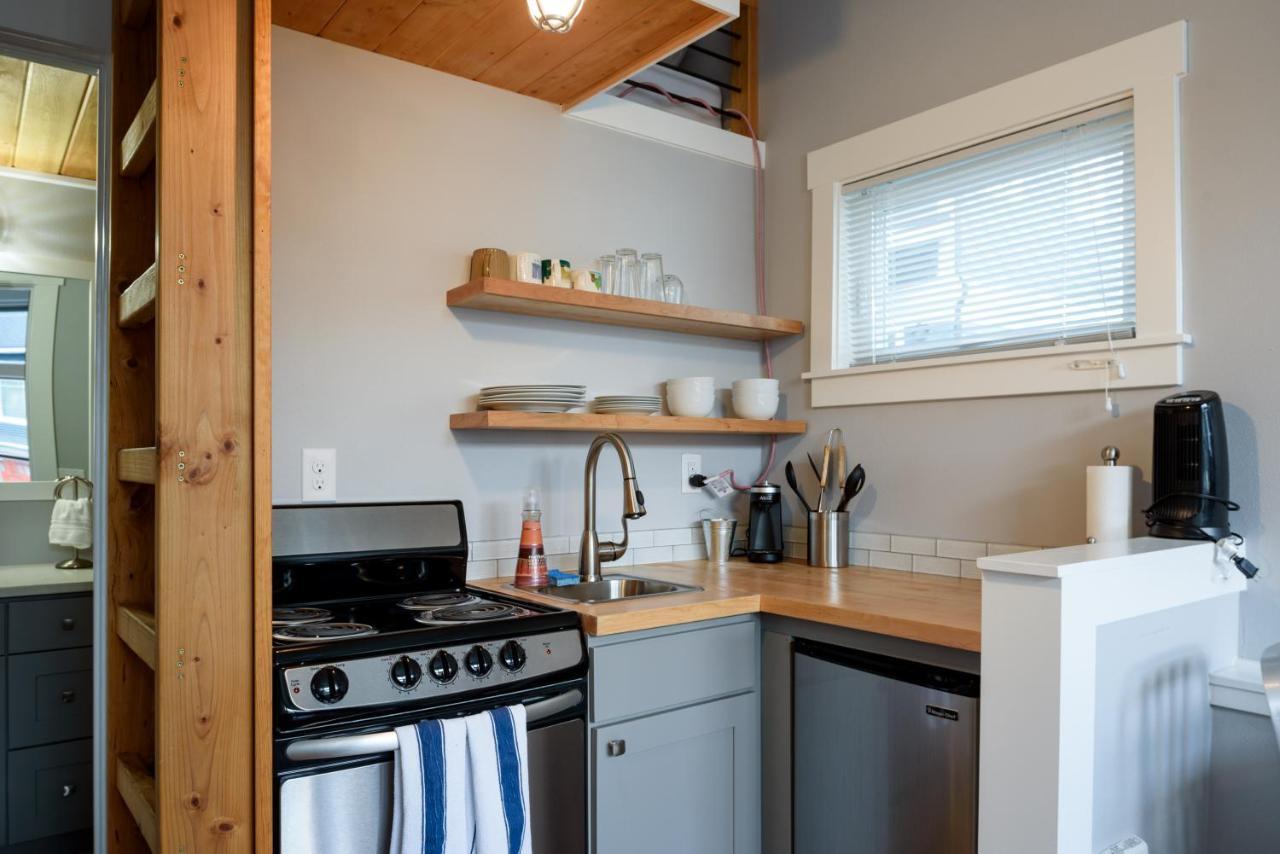 Kabino's Tiny House: Cozy Loft in Green Lake Seattle Exterior photo