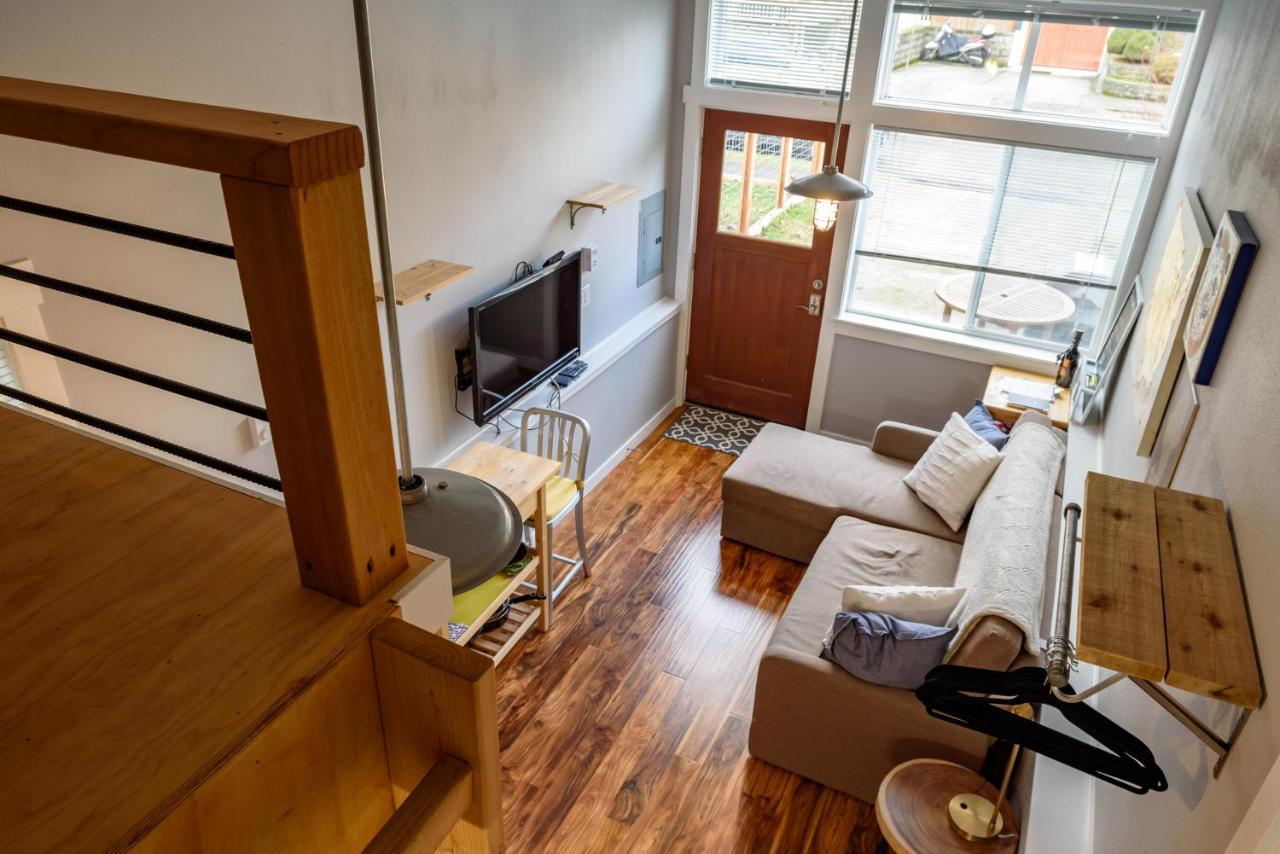 Kabino's Tiny House: Cozy Loft in Green Lake Seattle Exterior photo