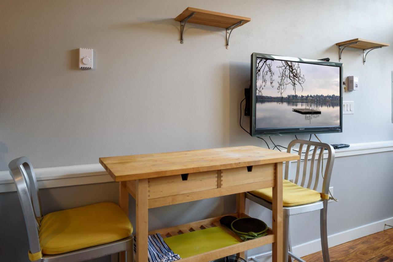 Kabino's Tiny House: Cozy Loft in Green Lake Seattle Exterior photo
