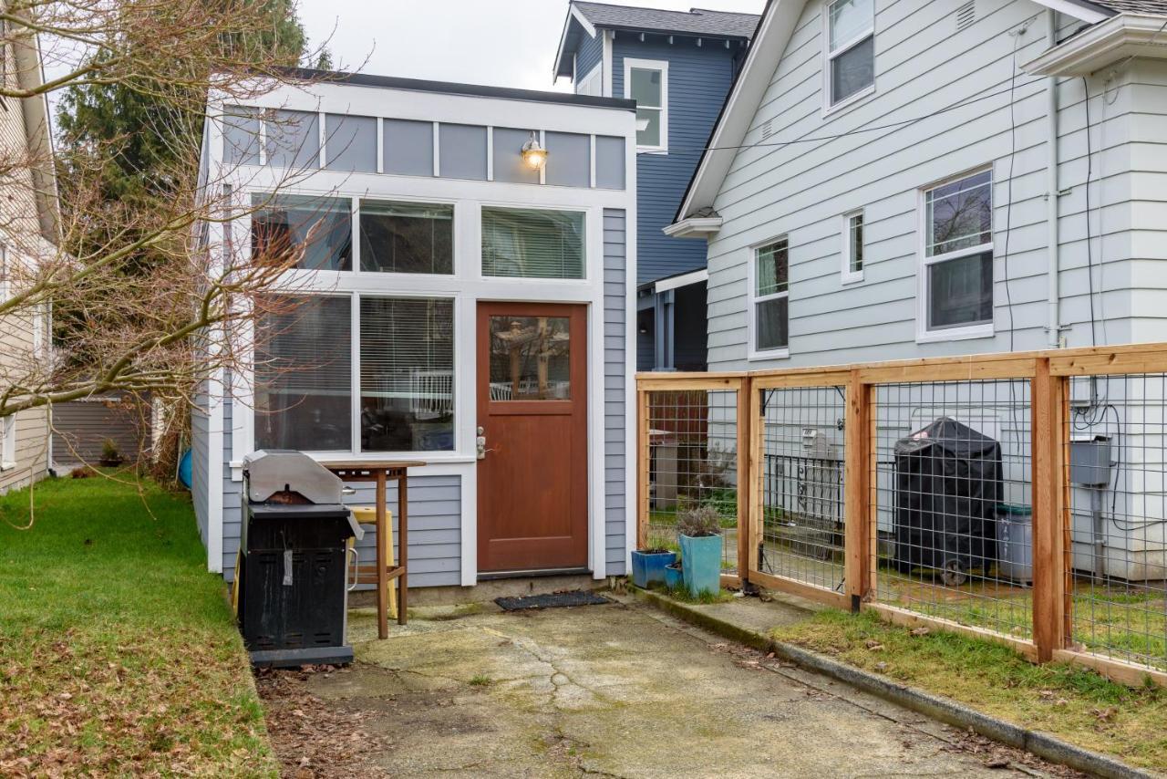 Kabino's Tiny House: Cozy Loft in Green Lake Seattle Exterior photo