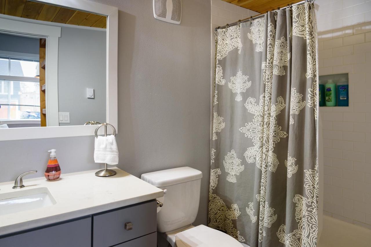 Kabino's Tiny House: Cozy Loft in Green Lake Seattle Exterior photo