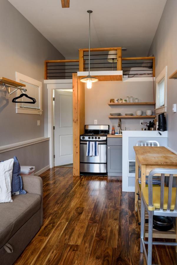 Kabino's Tiny House: Cozy Loft in Green Lake Seattle Exterior photo
